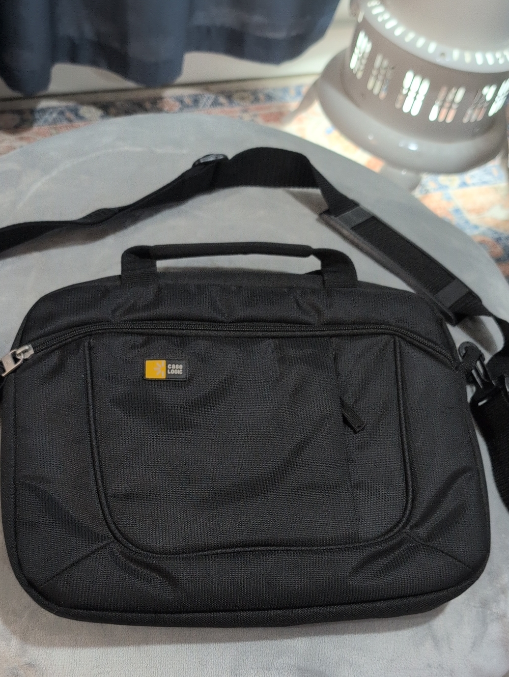 Case Logic Black Laptop/Tablet Messenger Bag for Men